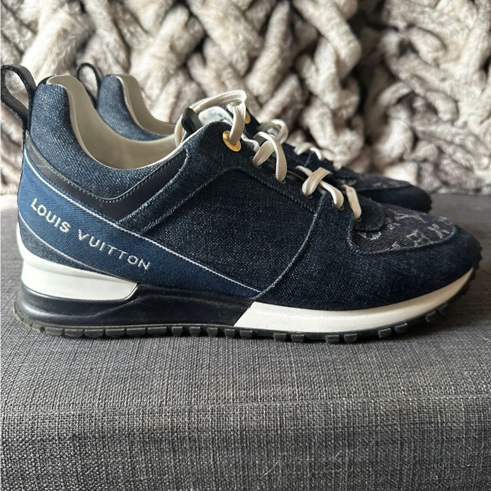 LOUIS VUITTON DENIM SNEAKER SIZE 39 (9 US)